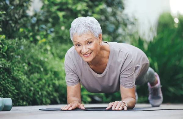 stock image I still got it. Portrait of an older woman in an impressive planking position outside