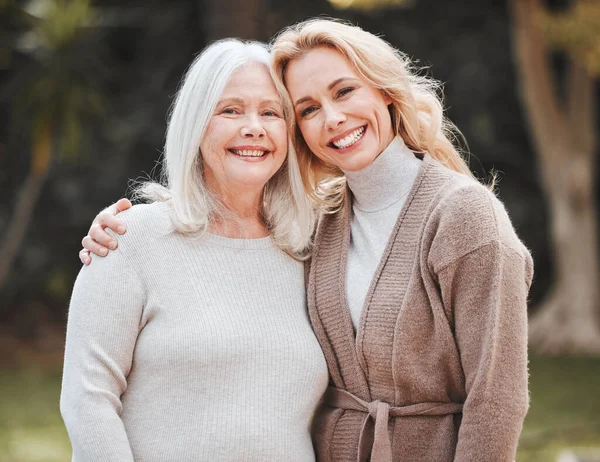 Shes Mother Best Friend Woman Standing Her Elderly Mother — Stock Photo, Image