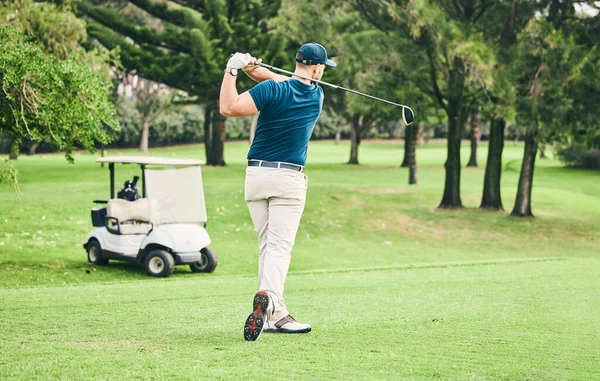 Golf Udar Trawa Sportowcem Huśtając Klub Polu Lub Oczywiście Dla — Zdjęcie stockowe