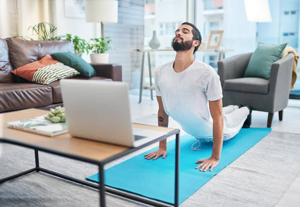 Online Classes All Levels Fitness Man Using His Laptop While — Stock Photo, Image