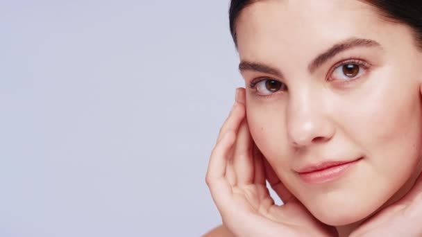 Huidverzorging Vrouwenportret Huidgezondheidsmodel Van Een Model Met Cosmetica Gezichtsgloed Dermatologie — Stockvideo