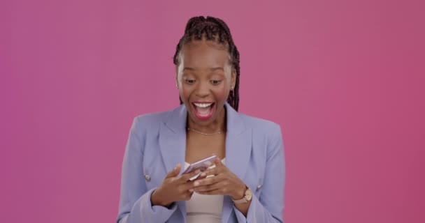 Black Woman Phone Green Screen Mockup Winning Sale Discount Studio — Stock Video