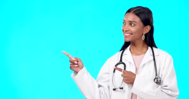 Lekarz Medycyny Opieka Zdrowotna Szczęśliwa Kobieta Wskazują Pozorowanie Awansu Zawiadomienie — Wideo stockowe