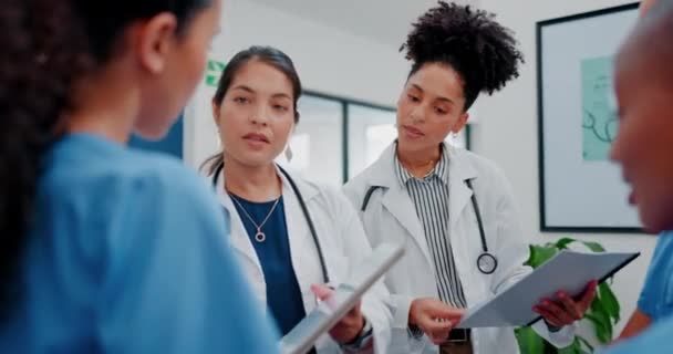 Women Doctors Nurses Meeting Collaboration Diversity Teamwork Tablet Paper Documents — Stock Video