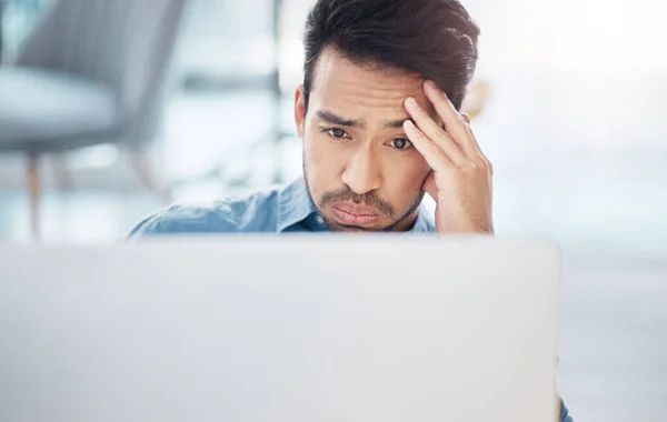 Stress Computador Homem Negócios Frustrado Escritório Para Projeto Difícil Desafio — Fotografia de Stock
