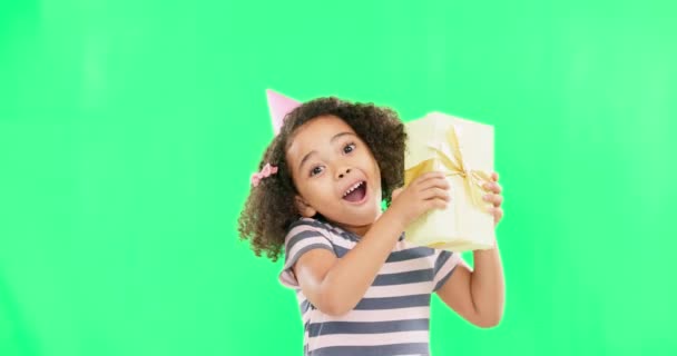 Caixa Presente Menina Animada Tela Verde Uma Criança Feliz Com — Vídeo de Stock
