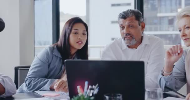 Empresario Mujer Corporativa Laptop Para Planificación Trabajo Equipo Estrategia Oficina — Vídeo de stock