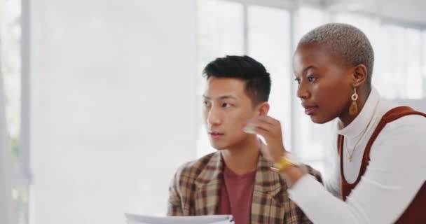 Лідерство Чорна Жінка Або Менеджер Навчає Працівника Цифровій Маркетинговій Стратегії — стокове відео