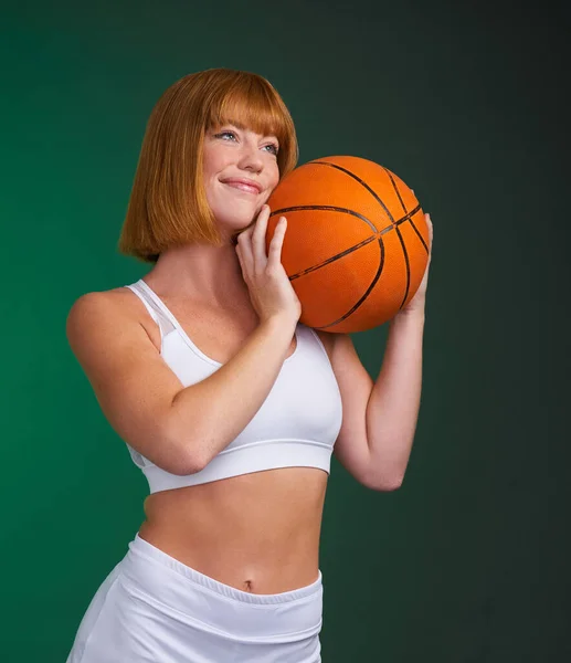 Love Game Attractive Young Sportswoman Standing Alone Holding Basketball Green — Stock Photo, Image