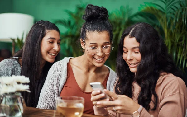 Kaliteli Zaman Bizi Birbirimize Bağlar Genç Kız Kardeşler Bir Kafede — Stok fotoğraf