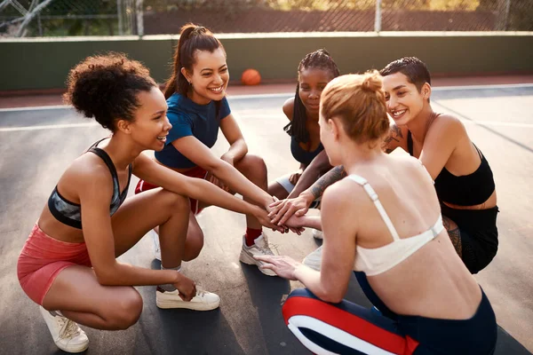 Можемо Зробити Дівчата Різноманітна Група Спортсменів Збирають Руки Разом Перш — стокове фото