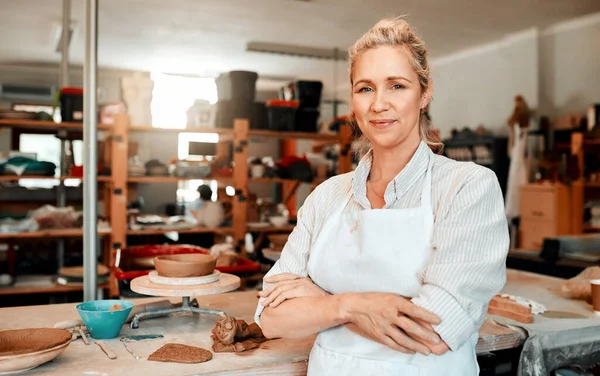 Theres Nothing Cant Make Portrait Female Artisan Standing Her Pottery — Stock Photo, Image