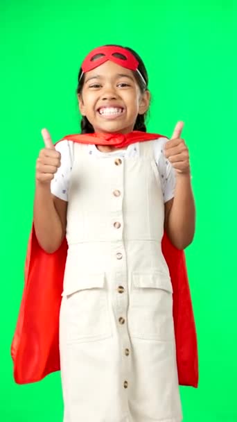 Bambina Supereroe Pollice Sullo Schermo Verde Successo Sullo Sfondo Uno — Video Stock