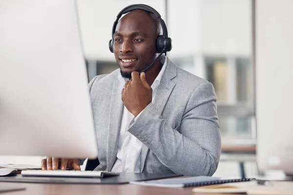 Zwarte Man Call Center Computer Met Headset Voor Telemarketing Klantenservice — Stockfoto