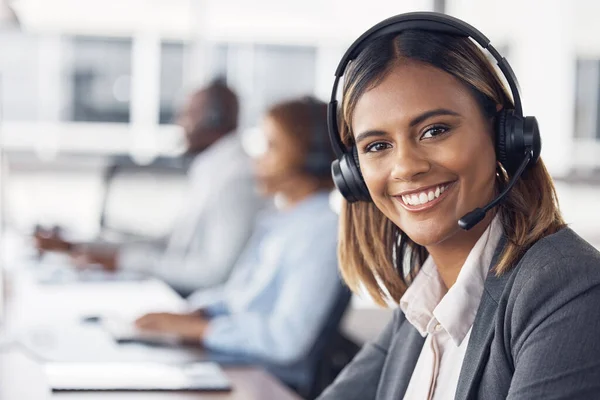 Vrouw Call Center Portret Glimlach Met Headset Voor Telemarketing Klantenservice — Stockfoto