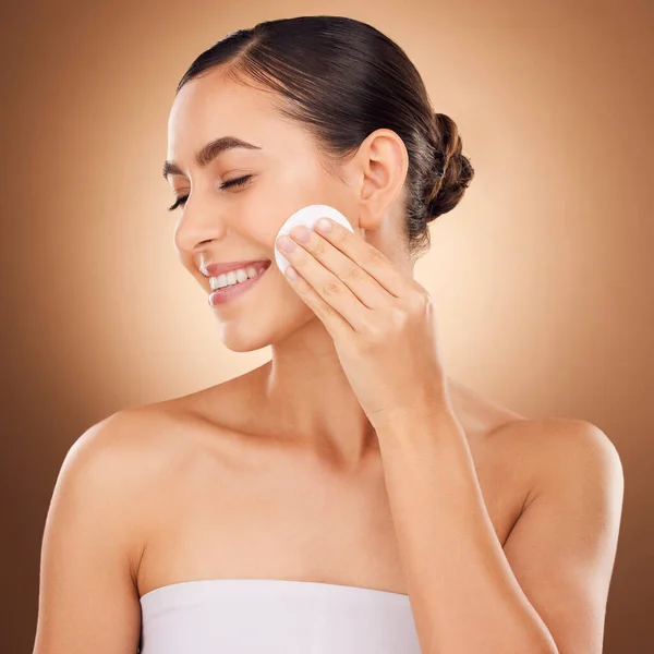 Skincare Cotton Pad Woman Face Cleaning Young Person Happiness Studio — Stock Photo, Image
