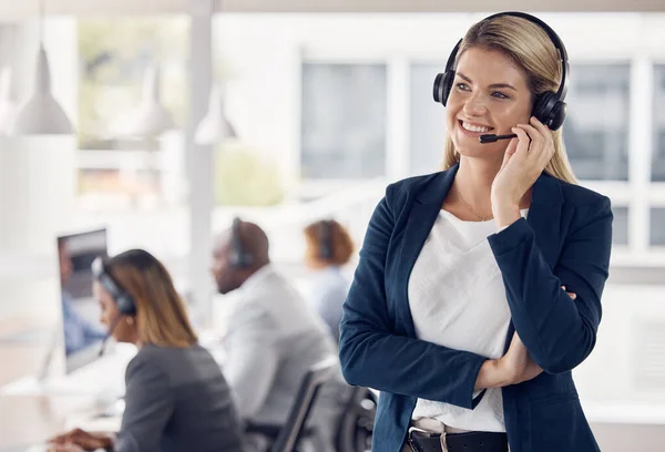 Vrouw Call Center Glimlach Leiderschap Met Headset Voor Telemarketing Klantenservice — Stockfoto