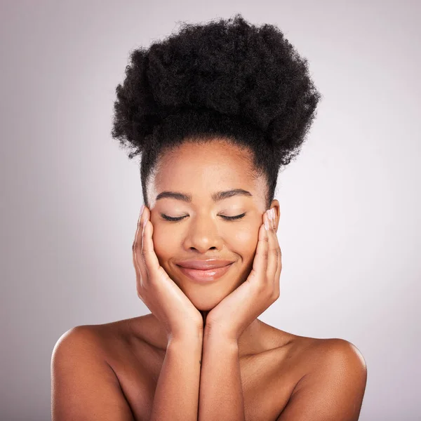 Skincare Beauty Black Woman Satisfaction Confidence White Background Cosmetics Health — Stock Photo, Image
