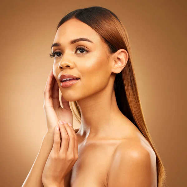 Vrouw Met Hand Gezicht Huid Haarverzorging Met Bronzen Gloed Luxe — Stockfoto