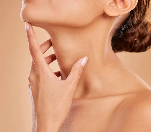 Skincare Beauty Neck Woman Glow Isolated Brown Background Studio Wellness — Stock Photo, Image