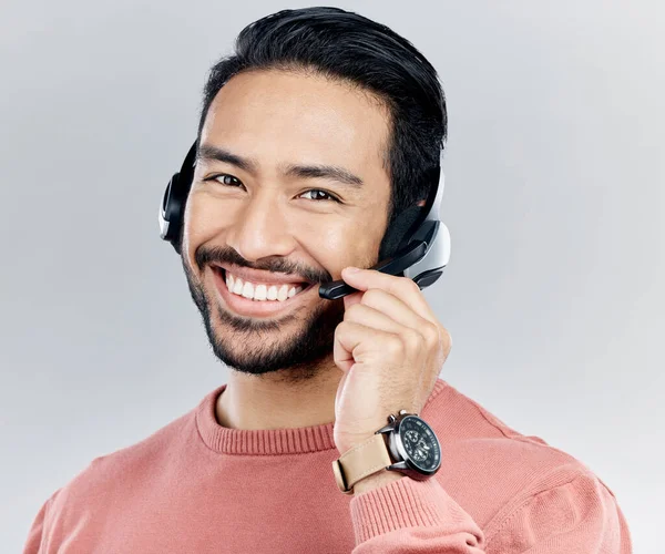 Азіатський Чоловік Портретна Посмішка Навушники Мікрофонами Кол Центру Або Онлайн — стокове фото