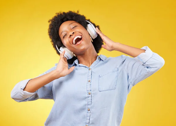 Mujer Negra Auriculares Libertad Escuchando Música Felicidad Con Danza Sobre — Foto de Stock