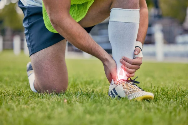 Esportes Dor Nos Pés Homem Com Lesão Campo Após Jogo — Fotografia de Stock