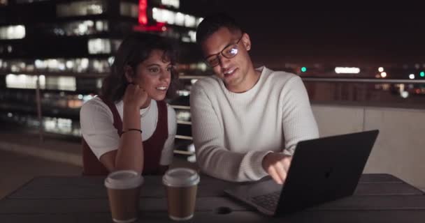 Laptop Collaboration Night Business Team Working Together Balcony City Teamwork — Wideo stockowe