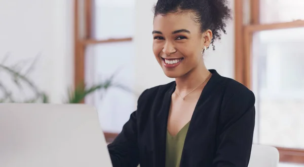 Feels Good Working Dream Job Cropped Portrait Attractive Young Businesswoman — Stock Photo, Image