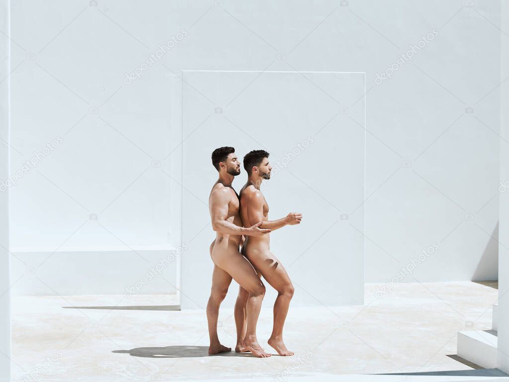Fotos de Arte Creatividad Hombres Desnudos Juntos Pose Abrazo Sol  Arquitectura Griega - Imagen de © PeopleImages.com #647093536