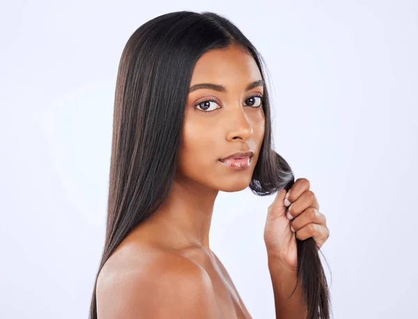 Vrouw Sterk Haar Schoonheid Haarverzorging Portret Met Cosmetische Zorg Keratine — Stockfoto