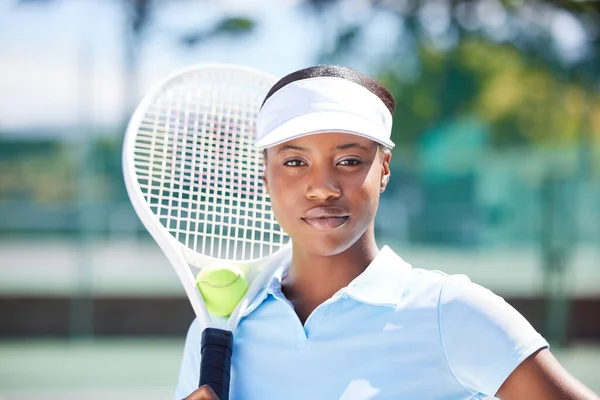 Tennis Gesicht Portrait Und Ernsthafte Schwarze Frau Auf Dem Court — Stockfoto