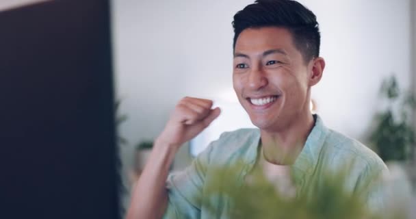 亚洲人和兴奋的企业交易 庆祝和晋升在位 男性企业家和自由职业者 有成就 目标和公司的成功和胜利目标 — 图库视频影像