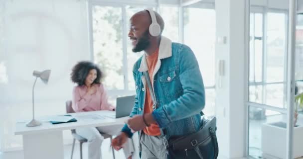 Morning Walking Black Man Greeting Employees Office While Streaming Music — 비디오