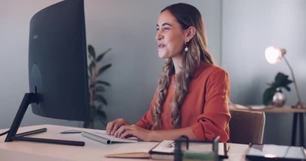 Business Computer Und Frau Aufgeregt Feiern Und Büro Weiblich Administratorin — Stockvideo