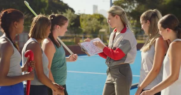 Hockey Coach Planning Strategy Positions Group Teenage Players Sports Pitch — Stock Video