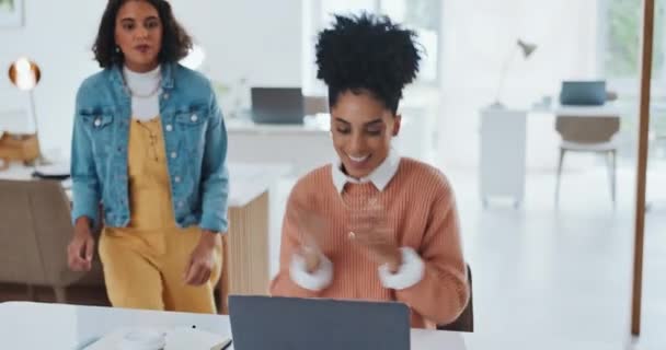 High Five Laptop Happy Employees Success Celebration Digital Marketing Seo — Video