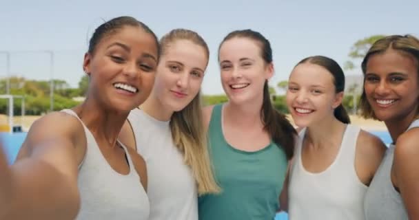 Selfie Portrét Skupiny Různorodých Mladých Fit Ženských Aktivních Sportovců Úsměvem — Stock video