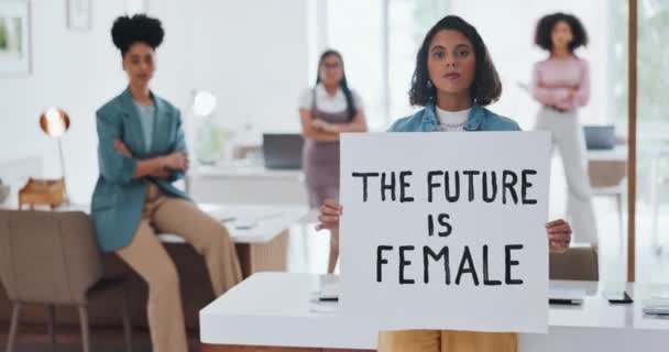 Femmes Affaires Avec Signe Protestation Autonomisation Égalité Des Sexes Dans — Video