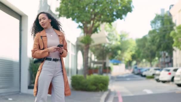 Reisen Taxi Und Geschäft Mit Schwarzen Frauen Der Stadt Für — Stockvideo