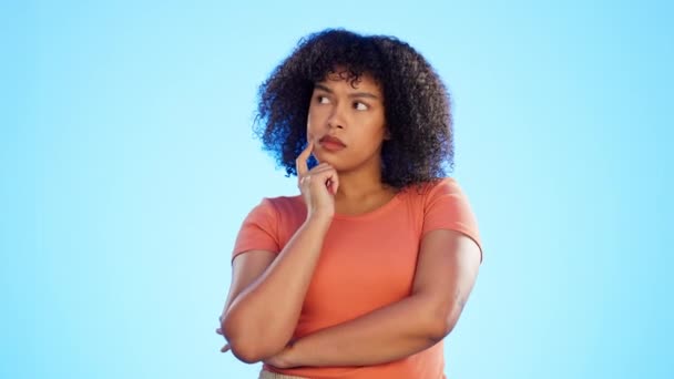 Şüphe Siyah Kadın Kafa Karışıklığı Fikirler Kızla Birlikte Olma Fırsatı — Stok video
