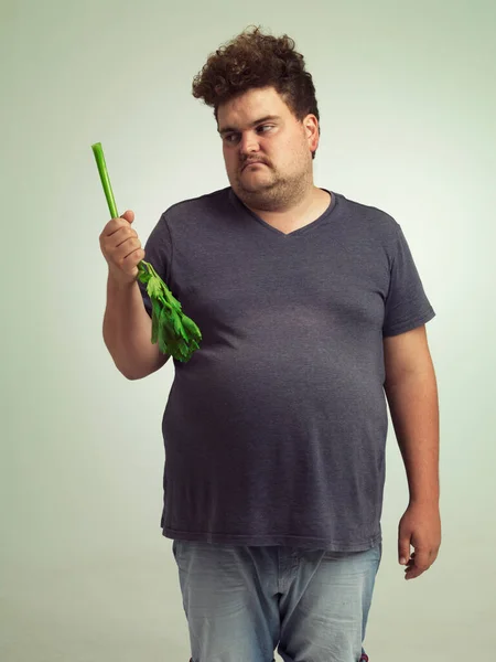 Parte Più Difficile Della Dieta Uomo Sovrappeso Con Bastone Sedano Fotografia Stock