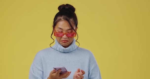 Fresco Moda Mulher Telefonema Que Tem Conversação Móvel Comunicação Com — Vídeo de Stock