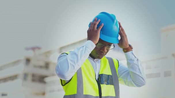Boldog Fekete Ember Mérnök Építőipar Városban Mosollyal Építészet Vagy Ipari — Stock videók