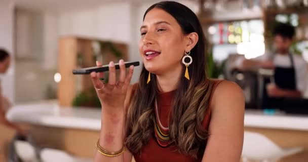 Kafe Kadını Telefon Ses Kaydı Sosyal Medya Iletişim Bildiri Için — Stok video