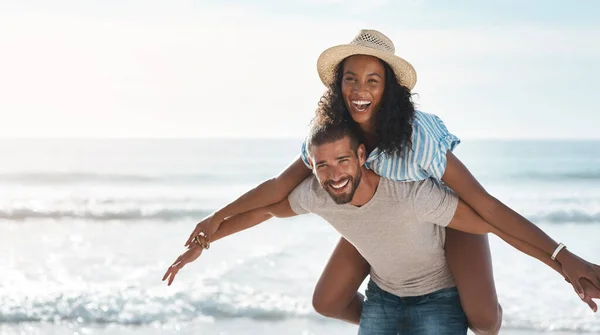 Summers Our Season Portrait Young Man Piggybacking His Girlfriend Beach — Stock Photo, Image