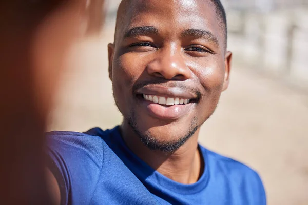 Selfie Fitness Smile Med Portrett Svart Mann Løping Velvære Lykke – stockfoto