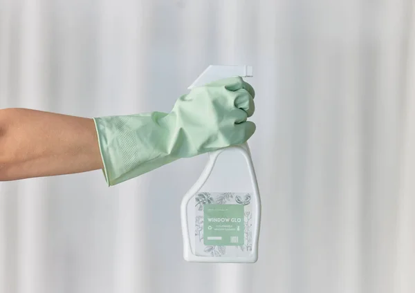 Χέρια Γάντια Και Καθαριστικά Φιάλη Ψεκασμού Απορρυπαντικού Για Ανοιξιάτικο Καθαρισμό — Φωτογραφία Αρχείου