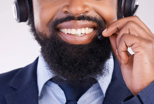 Call Center Homem Negro Feliz Rosto Com Microfone Para Perguntas — Fotografia de Stock