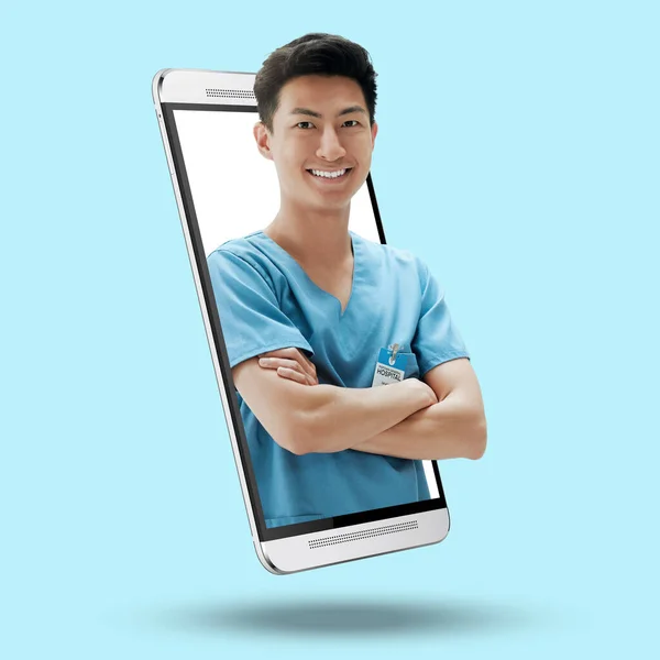 携帯電話 肖像画や医師は モバイル画面上の3Dディスプレイを持つスタジオで医療アプリ上で 青い背景で隔離された携帯電話に立っている技術 オンラインとアジアの男性医療従事者 — ストック写真